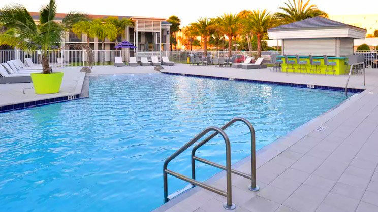 Clarion Inn & Suites Across From Universal Orlando Resort