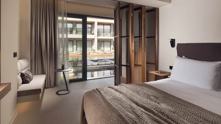 Shared Pool Superior Suite