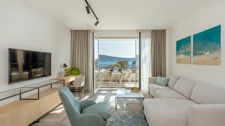 One Bedroom Apartment Sea View