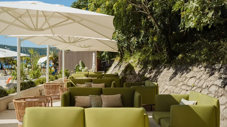 Lazure Hotel & Marina