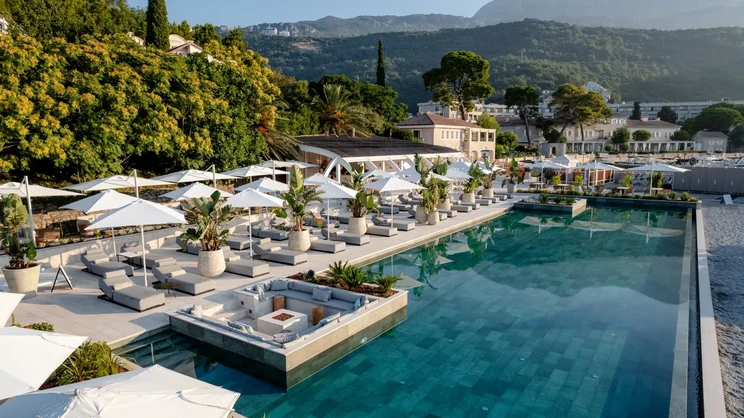 Lazure Hotel & Marina