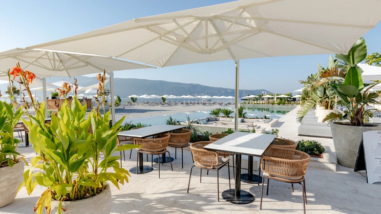 Lazure Hotel & Marina