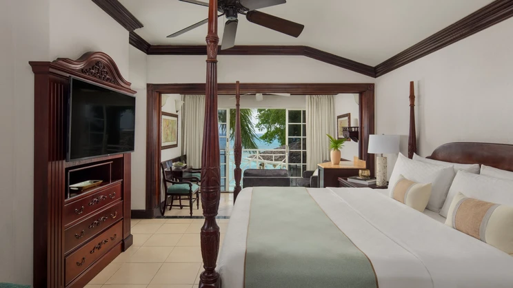 Regent Oceanfront Butler Suite