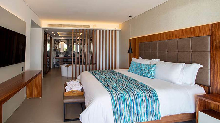  Swim Up Suite (Outdoor Jacuzzi) – Family Section