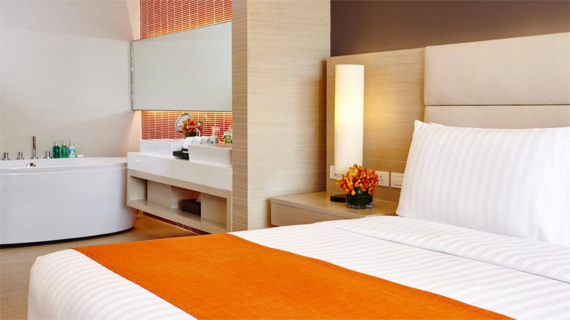 Corner Suite Ocean Front Balcony