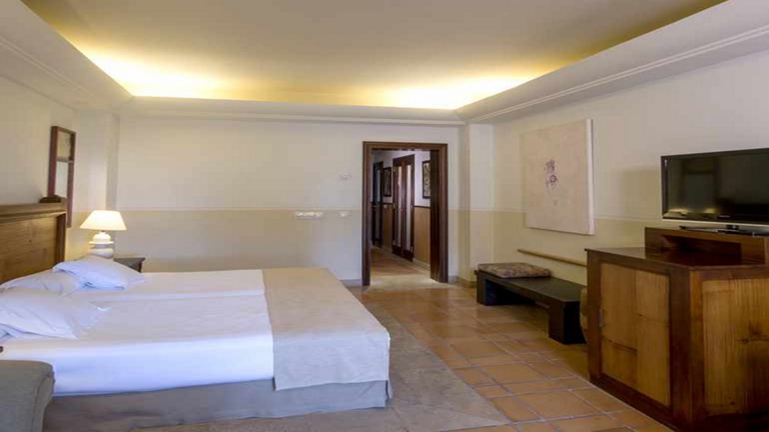 Superior with Lateral Ocean View