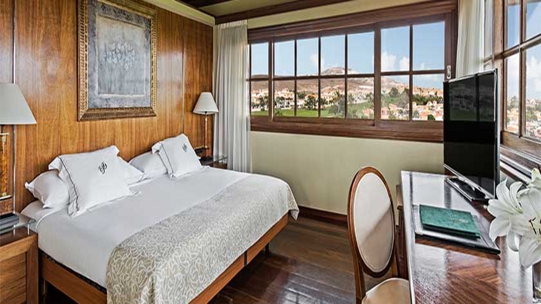  Penthouse Suite with Golf Course View