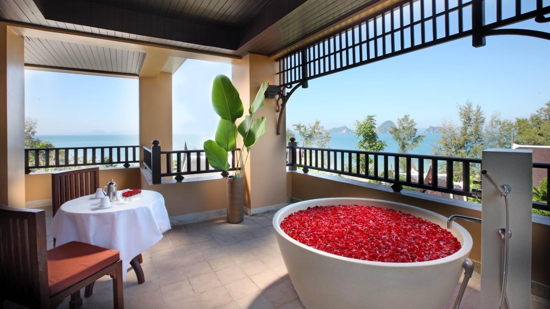  Grand Deluxe Jacuzzi