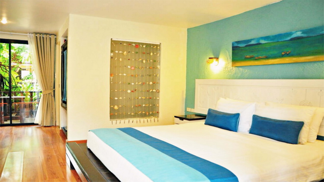Deluxe Room with Pool Access