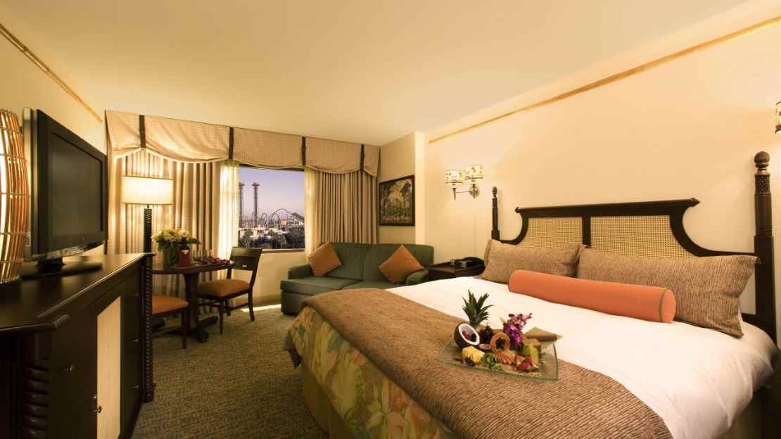 Hospitality Parlour Suite with connecting Standard King Room 