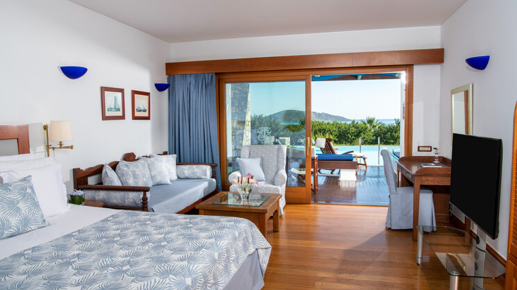 Deluxe Rooms SPA Sea View Sharing a Pool