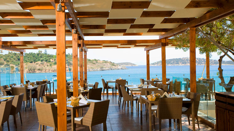 Minos Beach Art Hotel