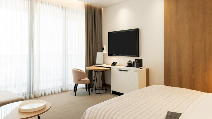 Royal Club Tower Room - JBR View