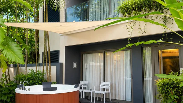 Whirlpool Garden Suite