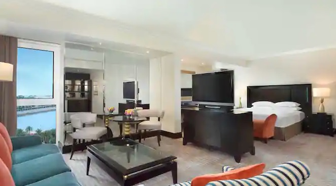 Junior Suite with Lounge Access