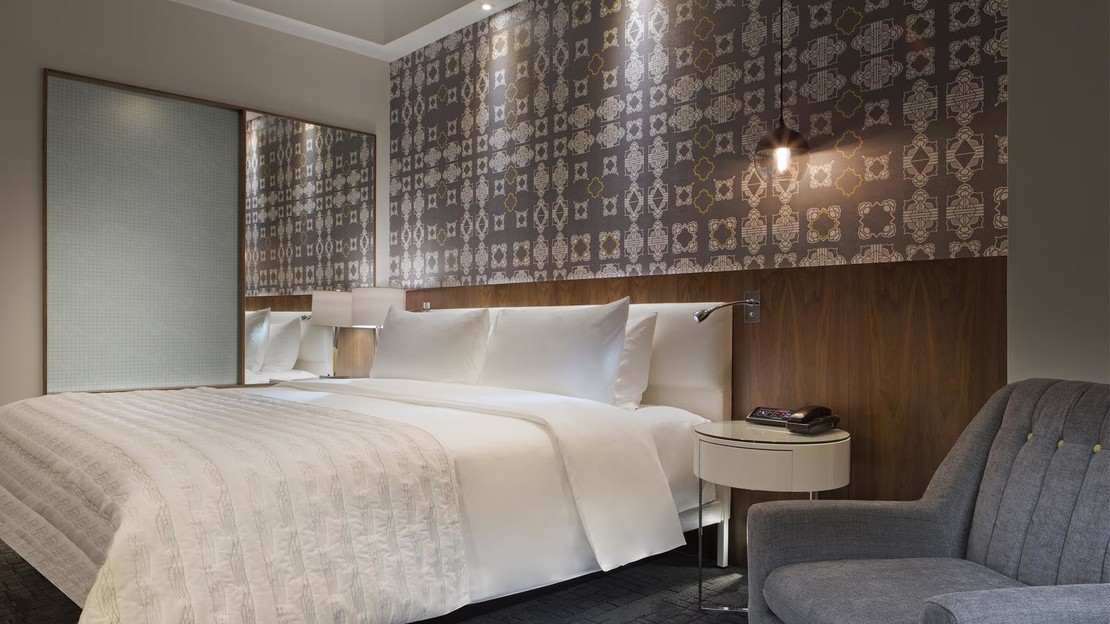 Le Meridien Club Room