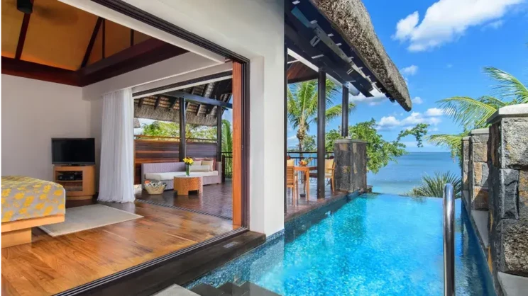  Oceanfront Pool Suite 