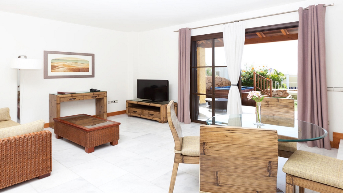  1-Bedroom Villa with Jacuzzi