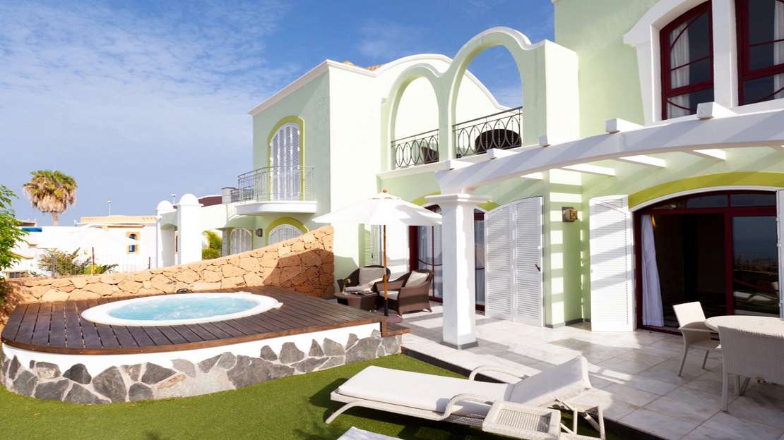 2-Bedroom Villa with Jacuzzi