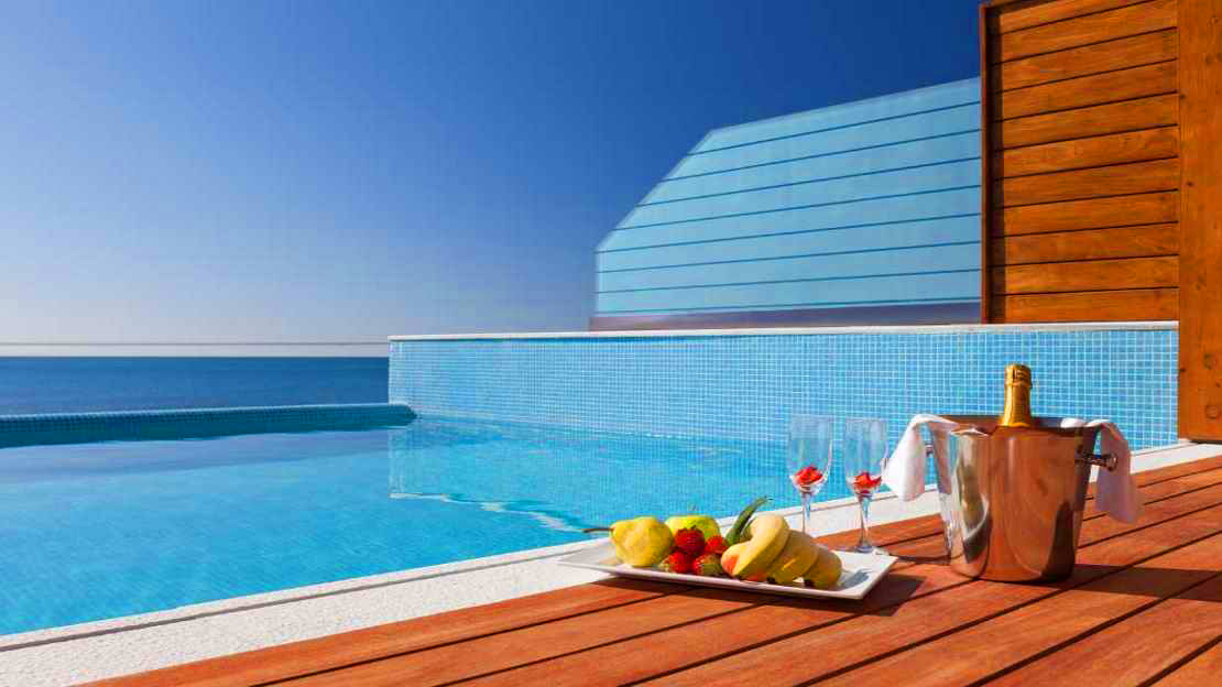 Superior Junior Suite Private Pool Upper Floor with Sea View 