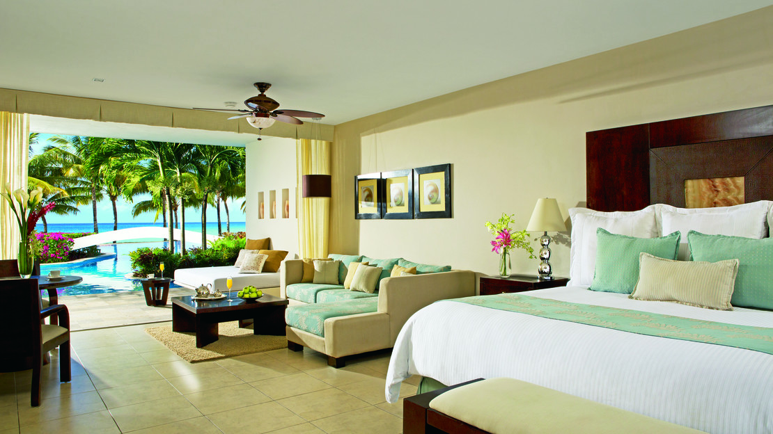 Junior Suite Swim-Up Ocean View
