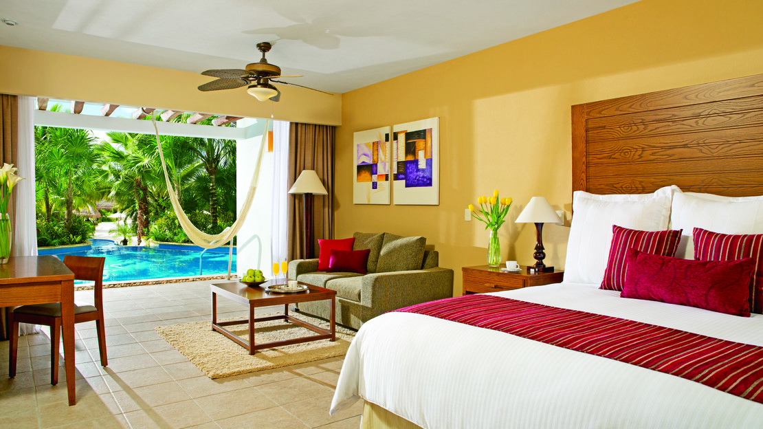 Junior Suite Swim-Up Pool View