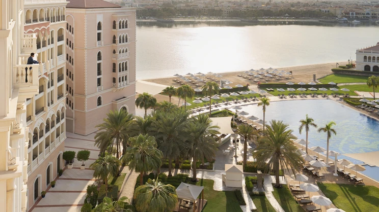 The Ritz-Carlton Abu Dhabi, Grand Canal