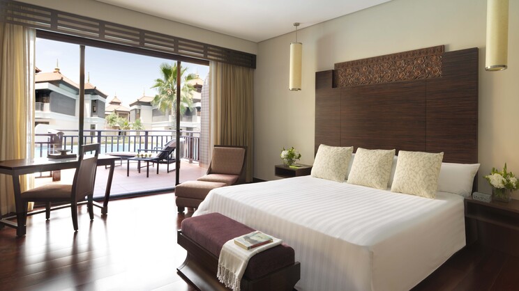 Premier Lagoon Access Room