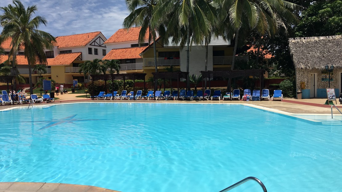 Breezes Bella Costa Hotel