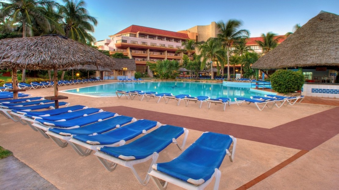 Breezes Bella Costa Hotel