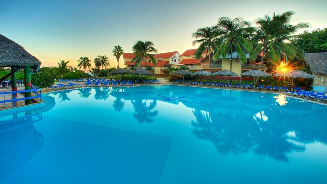 Breezes Bella Costa Hotel