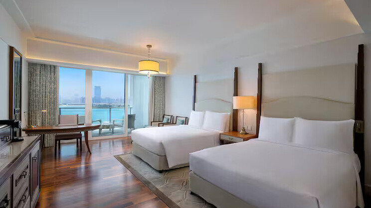 Pearl Club Queen Room with Sea View