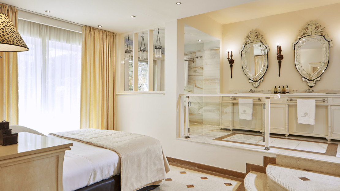 Deluxe Senior Suites