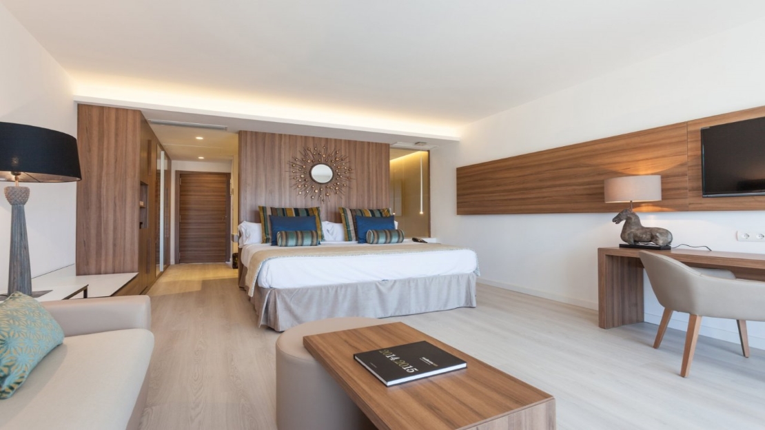 Junior Swim-up Suite