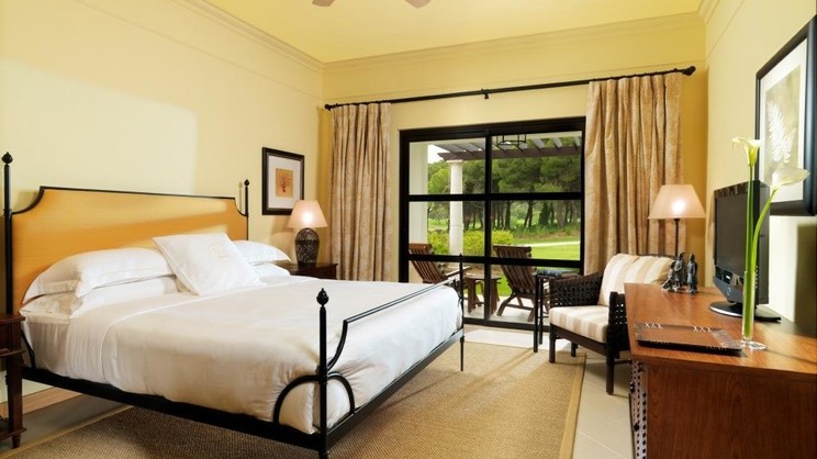 Pine Cliffs Residence