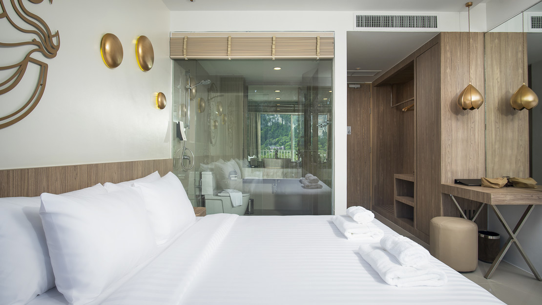 Centra Superior Pool View