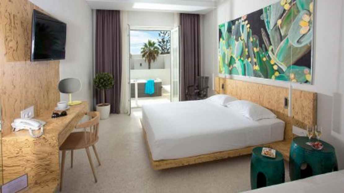 Relax Suite with Private Outdoor Hot Tub