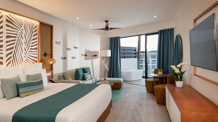  Preferred Club Junior Suite Tropical