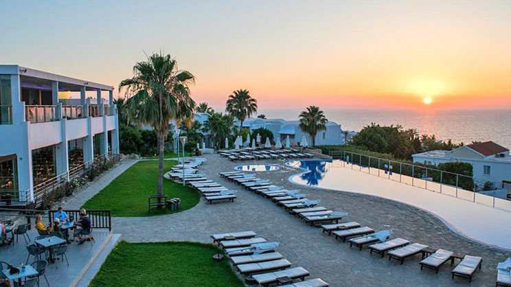 Theo Sunset Bay Hotel