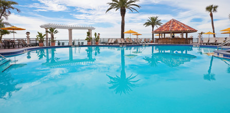 Holiday Inn & Suites Clearwater Beach