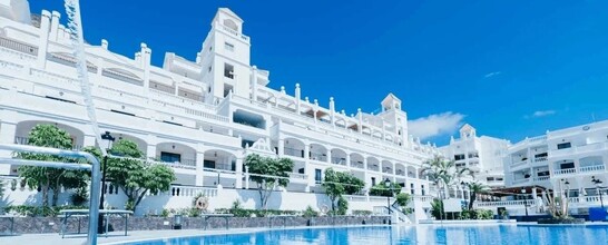 Ona Hollywood Mirage