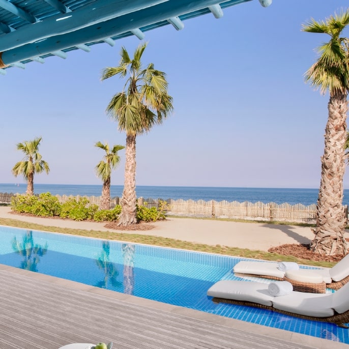 Couple eating gourmet in Dubai